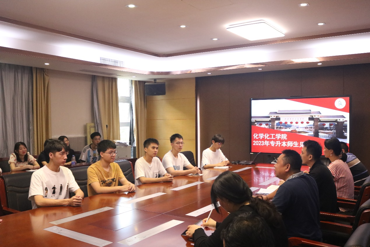 新浦京8883官网登录页面举行专升本新生见面会