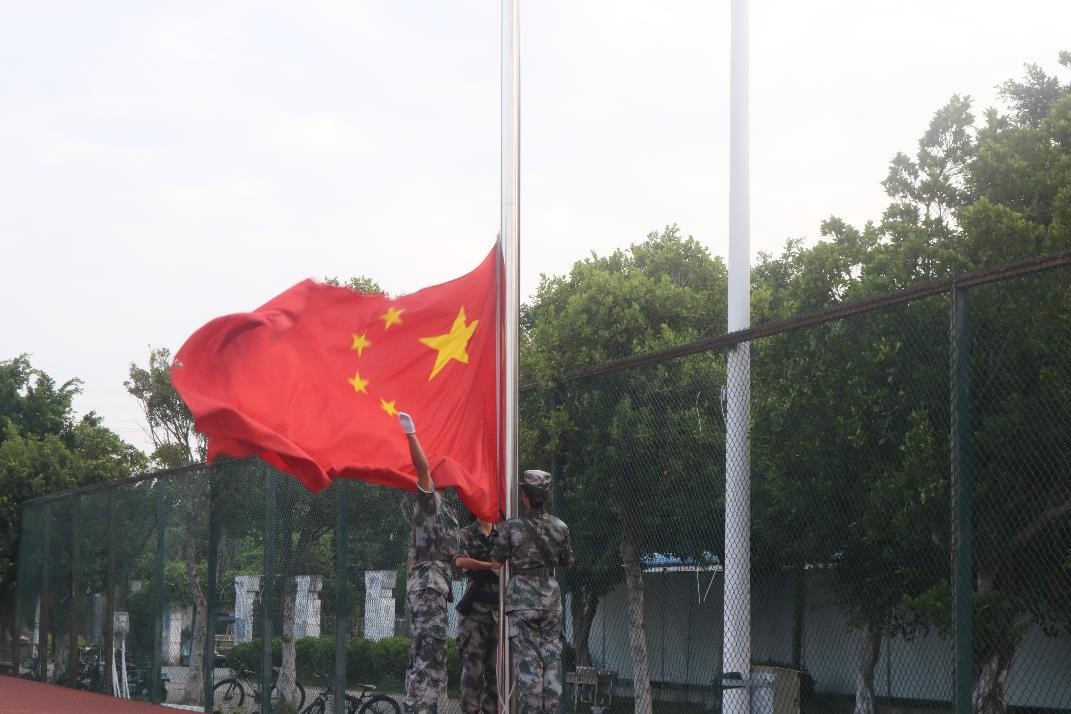 新浦京8883官网登录页面升旗仪式顺利举行