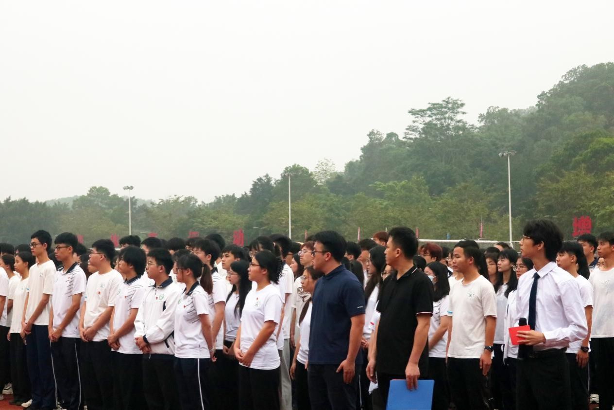 新浦京8883官网登录页面举行升旗仪式
