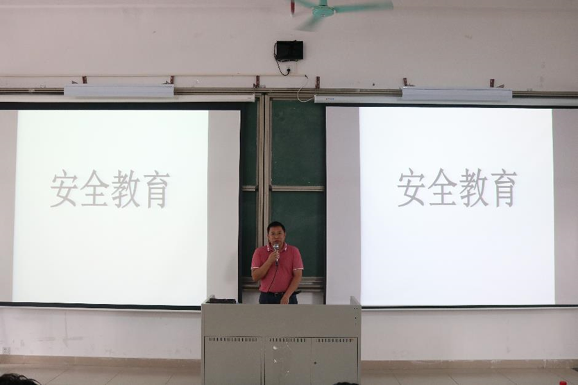 学院2020-2021学年度主题教育会议圆满结束