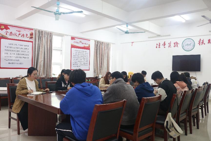 新浦京8883官网登录页面召开2019级就业心理培训会