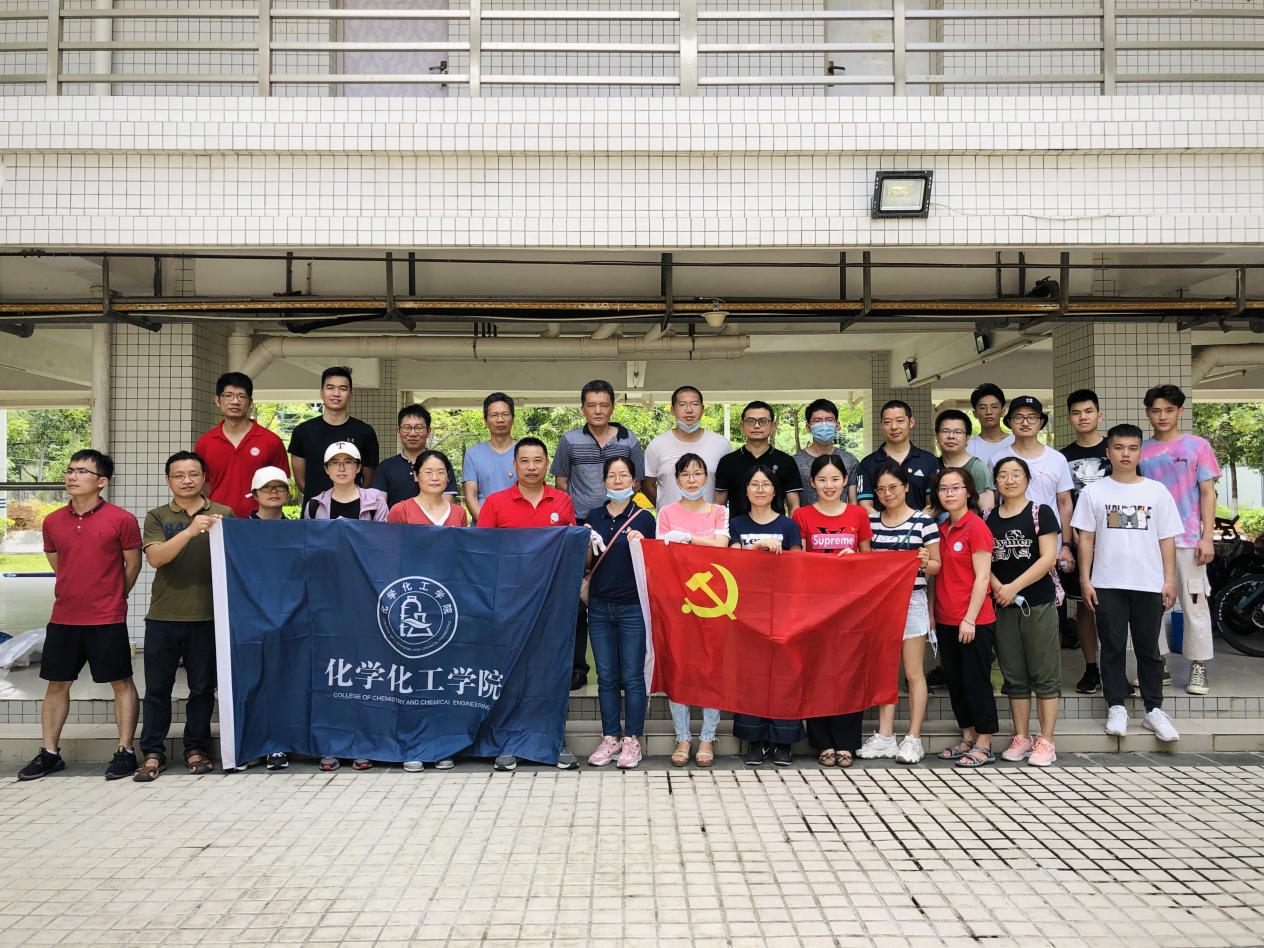 教工党员齐出动 师生互助情更浓——新浦京8883官网登录页面教工党员开展志愿服务活动助力宿舍搬迁