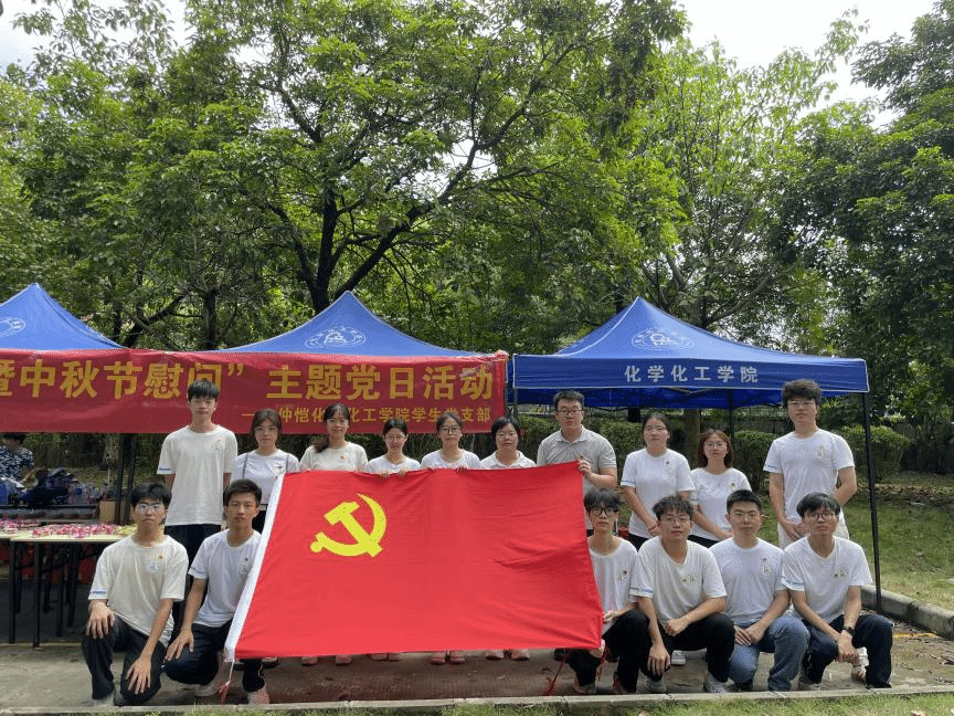 学院开展“军训送清凉暨中秋节慰问”主题党日活动