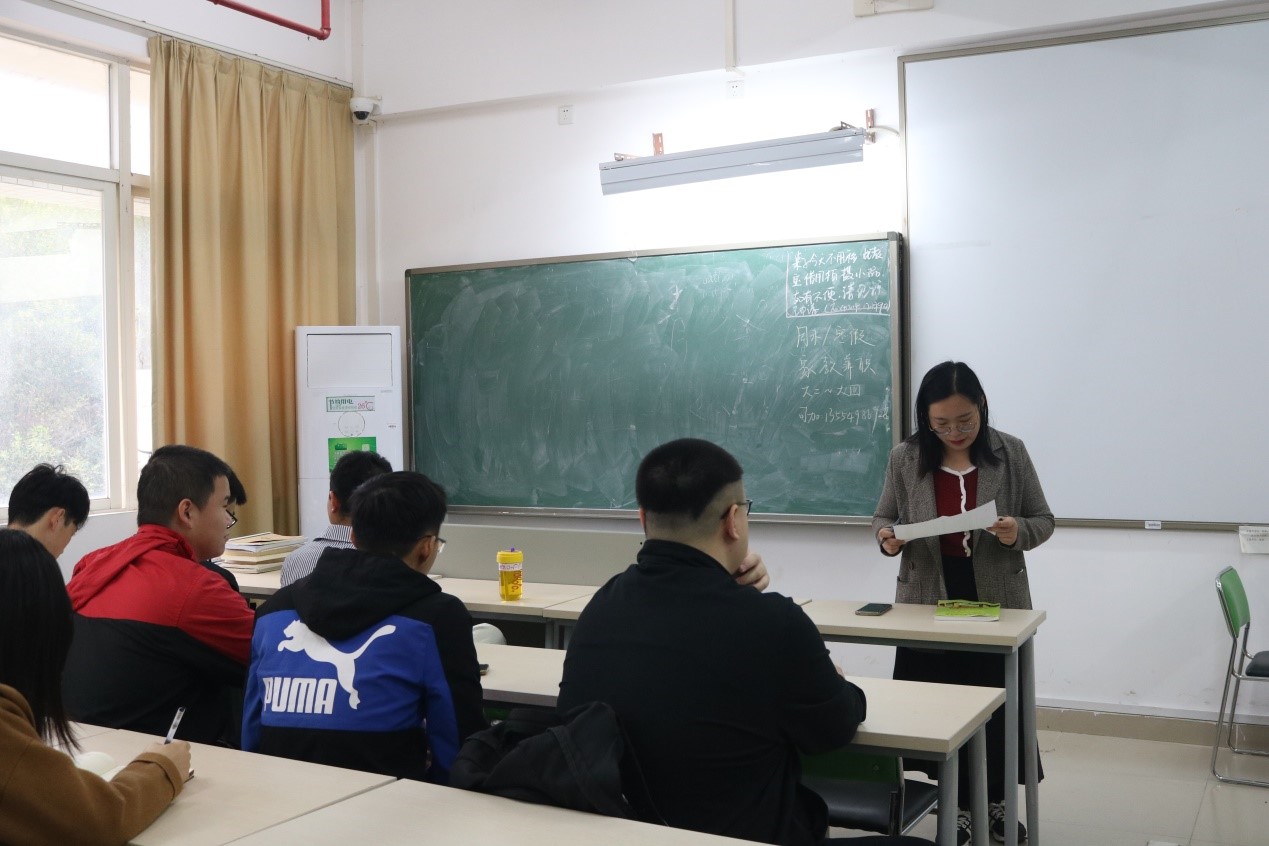 新浦京8883官网登录页面召开2018级重修学生会议