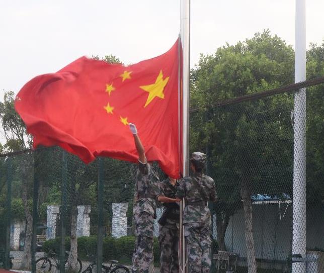 新浦京8883官网登录页面升旗仪式顺利举行