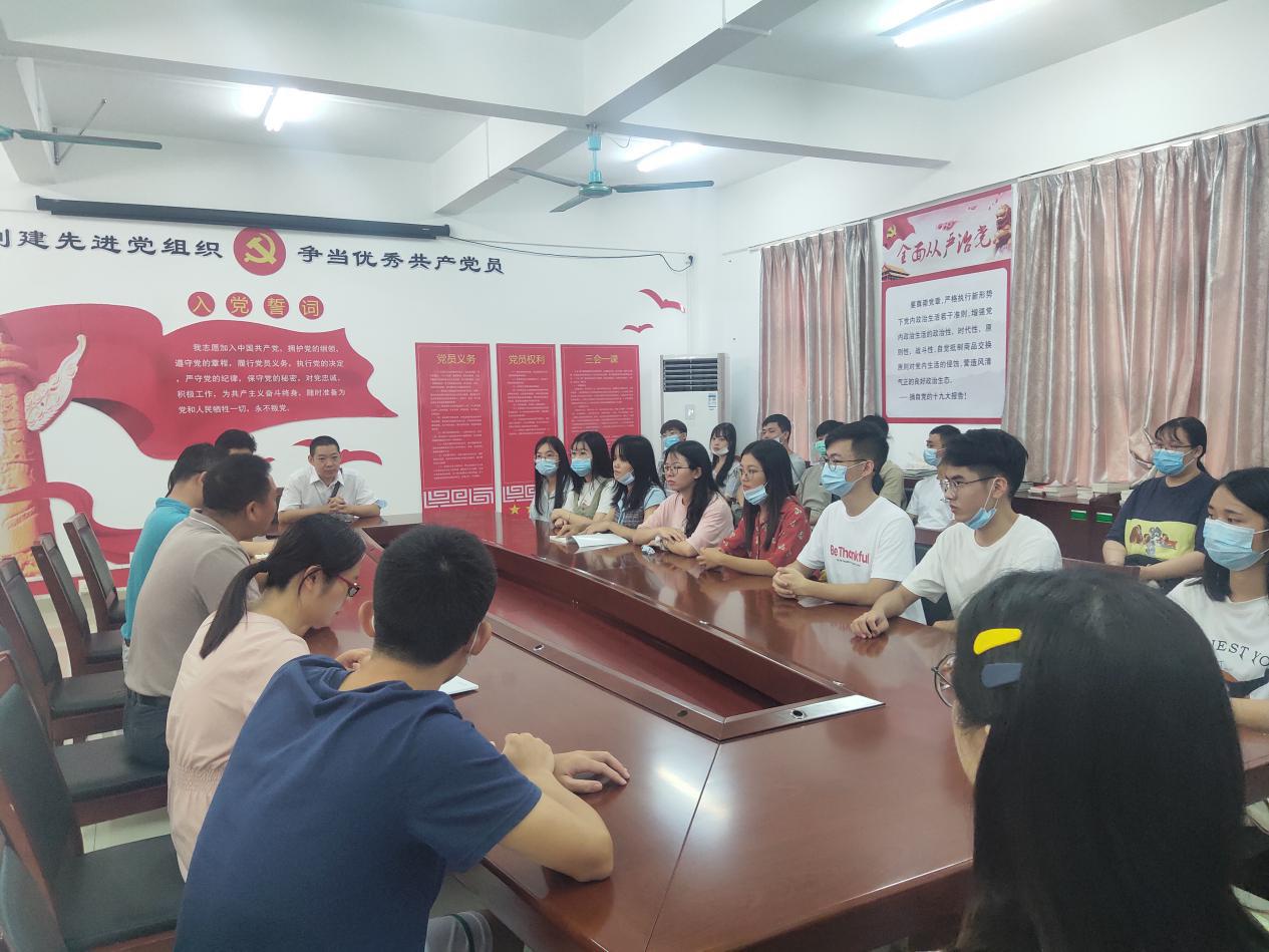 新浦京8883官网登录页面插班生座谈会顺利召开