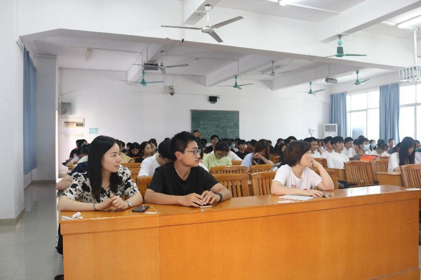 携手并进,只争朝夕--新浦京8883官网登录页面召开2019级考研志愿填报动员会