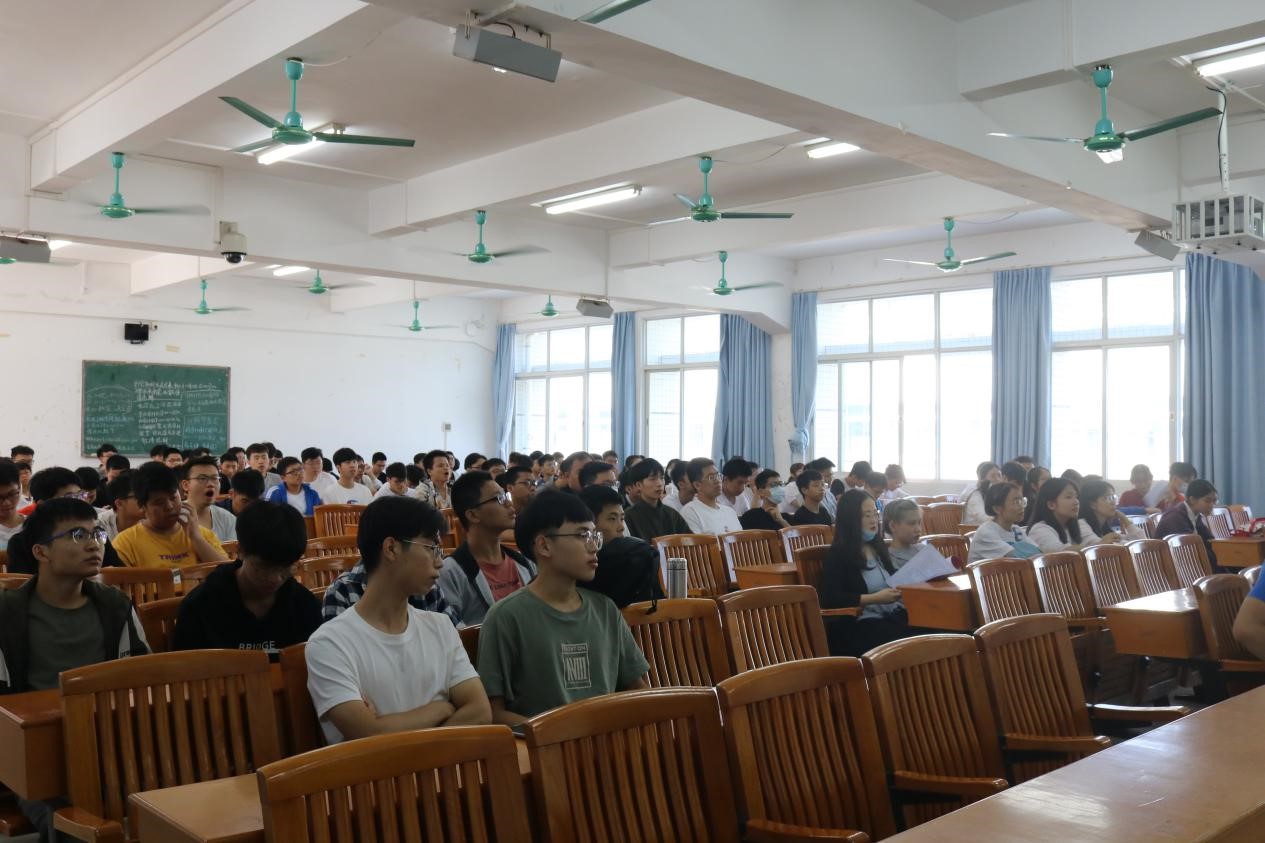 行而不辍 未来可期——新浦京8883官网登录页面新生专业教育会顺利举行