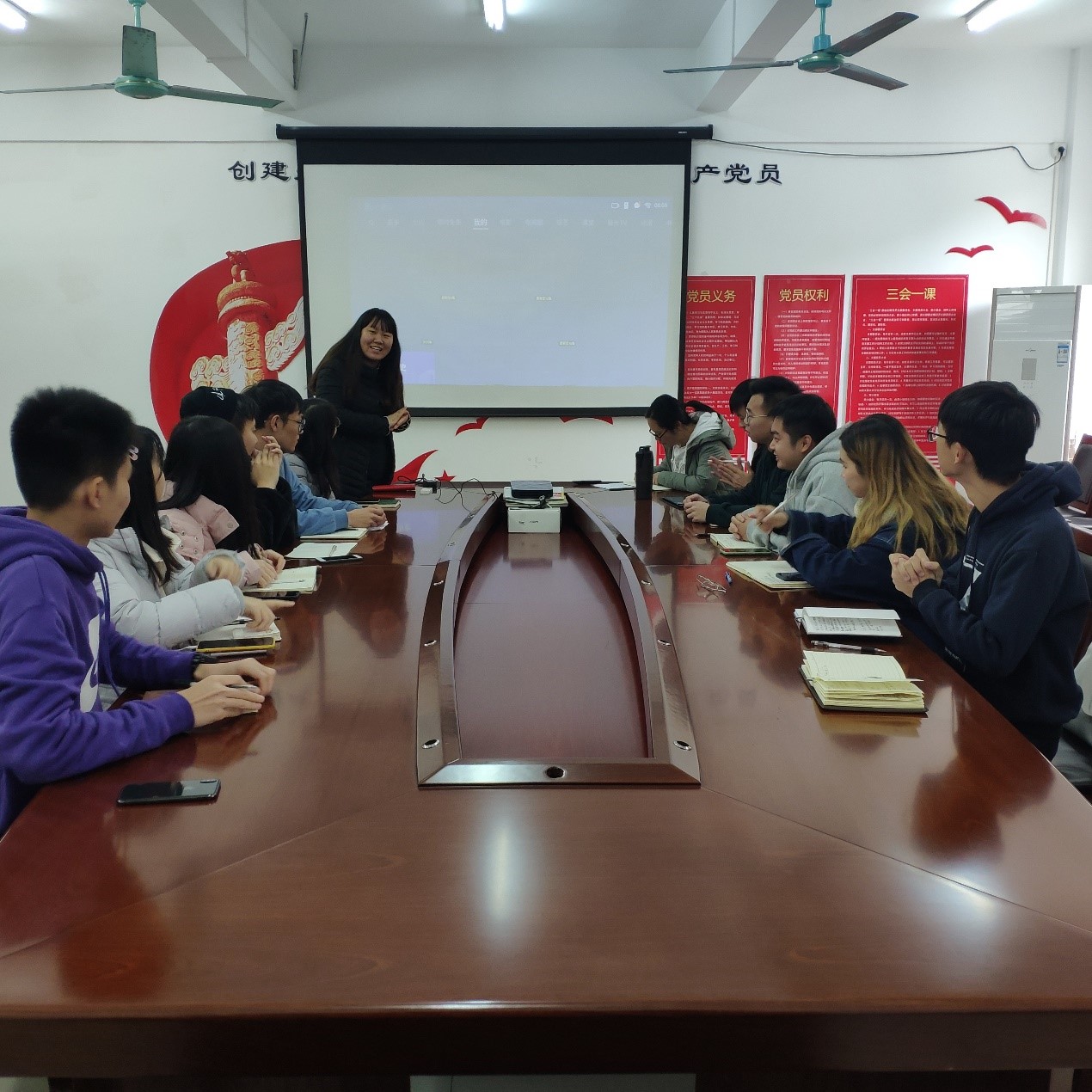 新浦京8883官网登录页面召开三大机构期末总结会议
