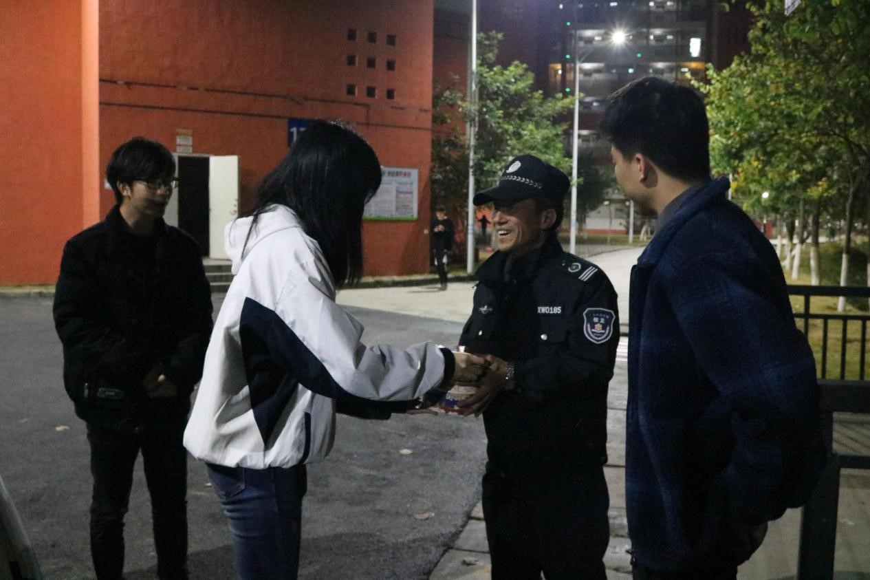 冬至虽天寒 汤圆暖人心——学院开展冬至送温暖活动