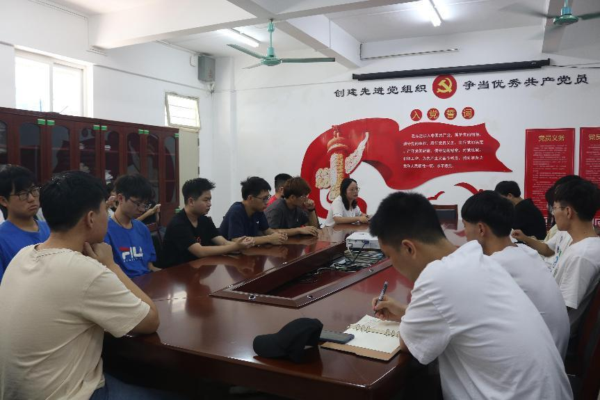 新浦京8883官网登录页面召开2019级班委会议