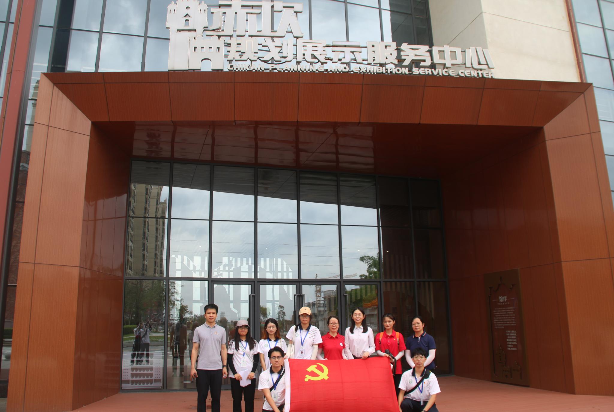 重塑百年华章 回味赤坎风情——仲恺化工“幸福号”服务团之参观赤坎规划展示服务中心