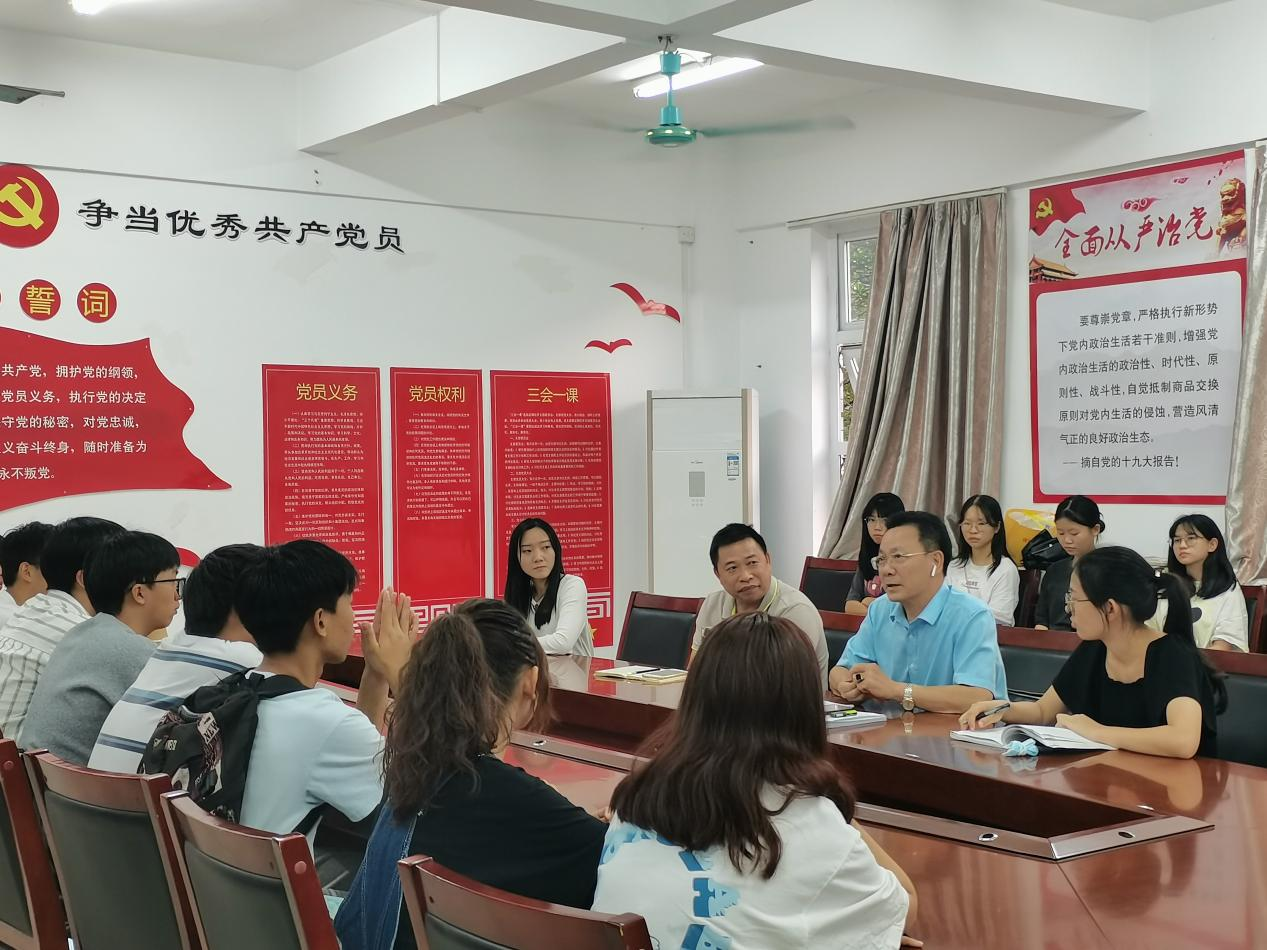 新浦京8883官网登录页面召开高分子222班班级会议