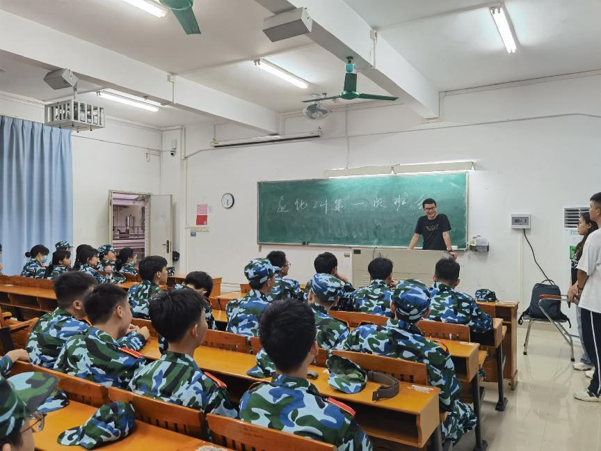 学院2022级各班级召开第一次班会