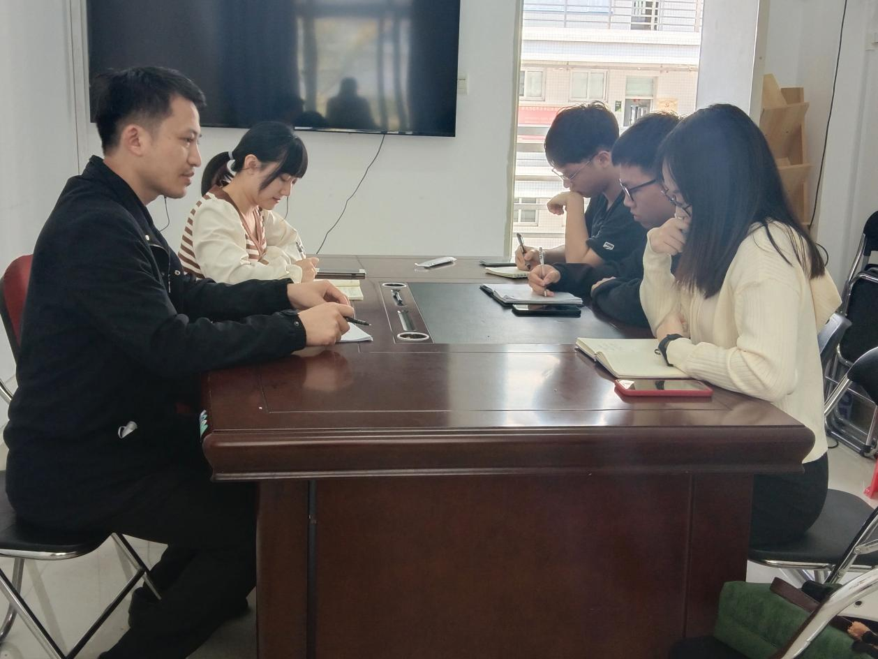 新浦京8883官网登录页面新闻中心开展新学期工作梳理座谈会