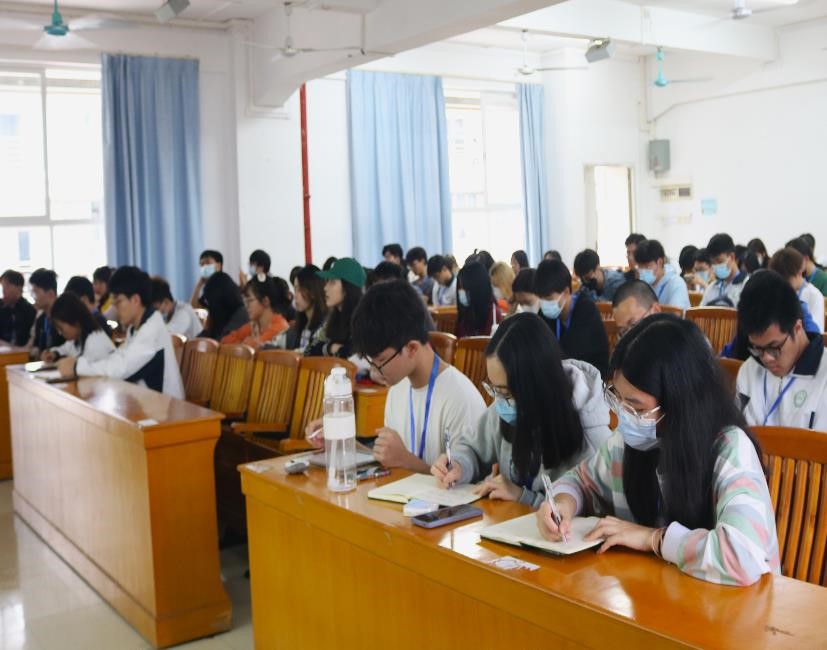 新浦京8883官网登录页面召开学生会第一次例会