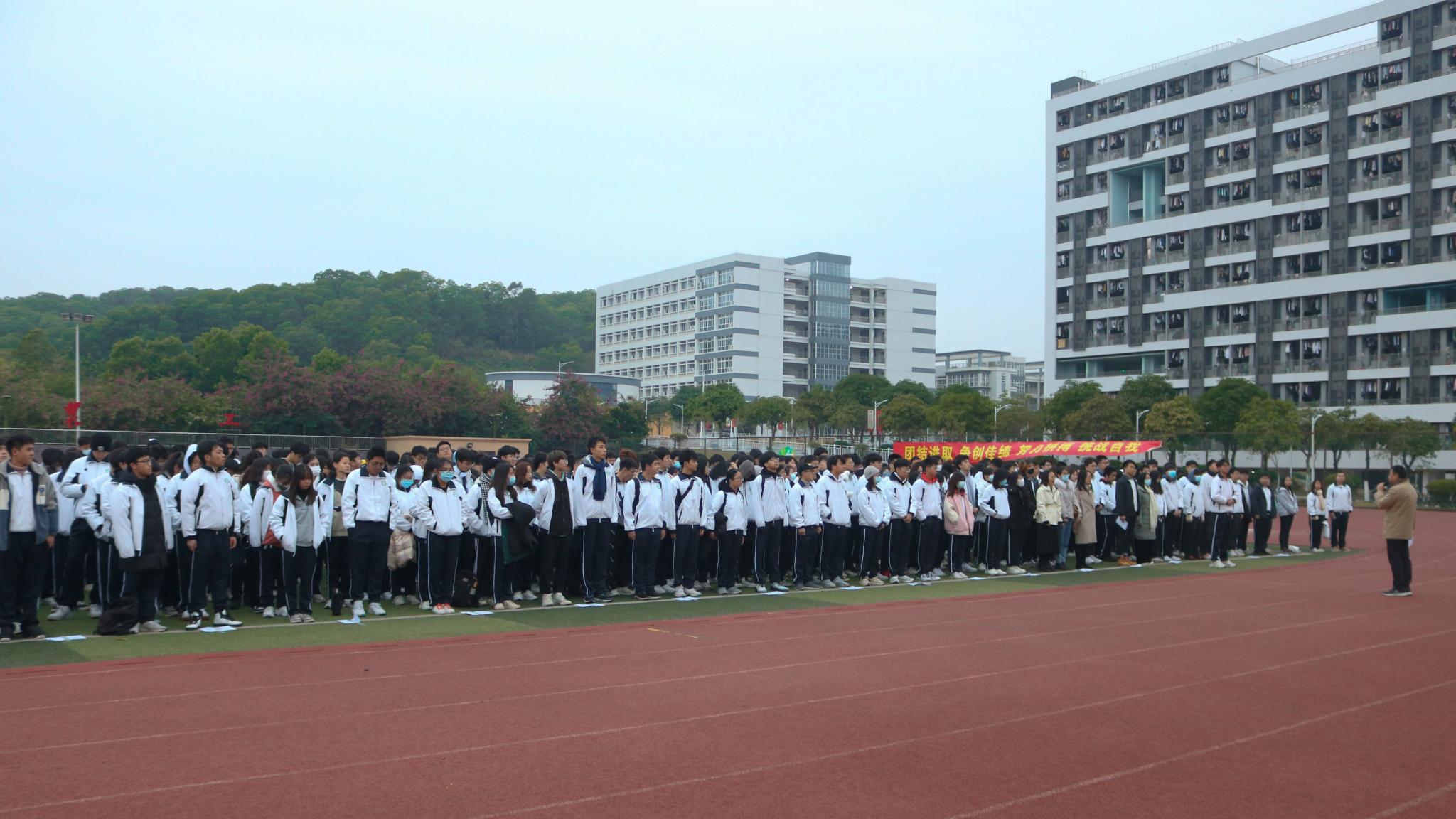 重视国防 精忠报国——新浦京8883官网登录页面举行升旗仪式
