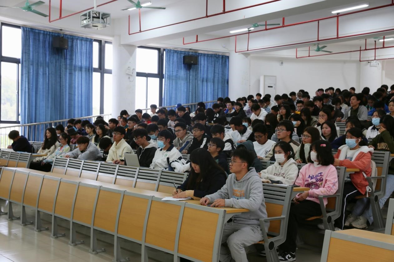 新浦京8883官网登录页面召开2021级期末考试动员暨诚信教育大会