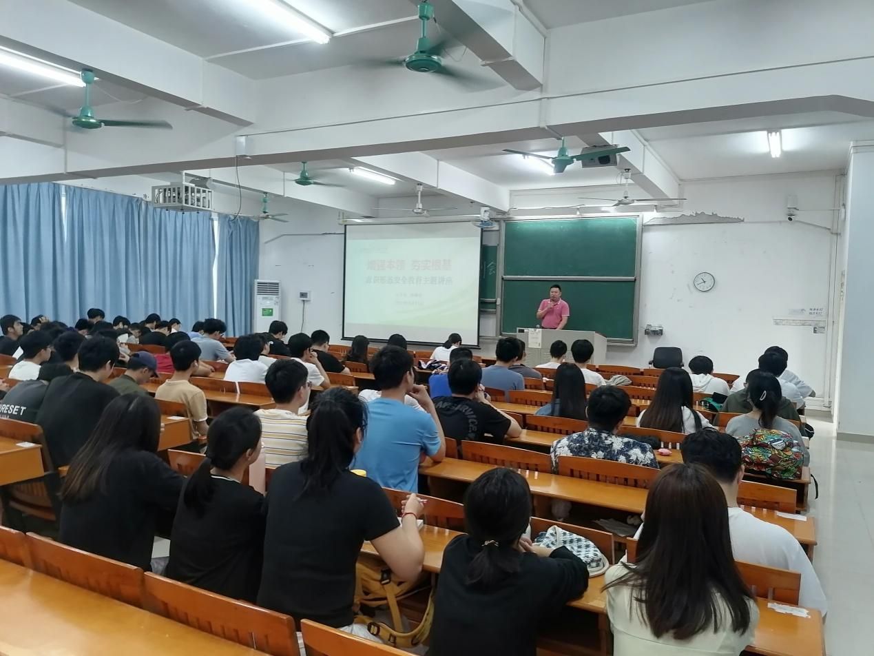 学院开展意识形态专题教育