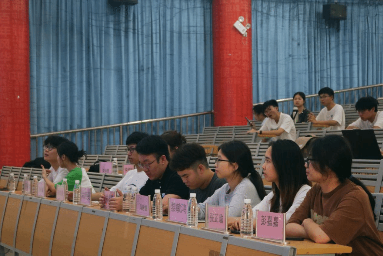 新浦京8883官网登录页面召开“三下乡”社会实践活动宣讲会