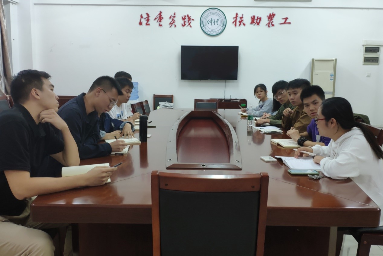 新浦京8883官网登录页面召开11月份学生机构组织例会