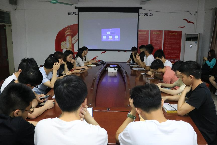 新浦京8883官网登录页面第三场考研交流会顺利召开