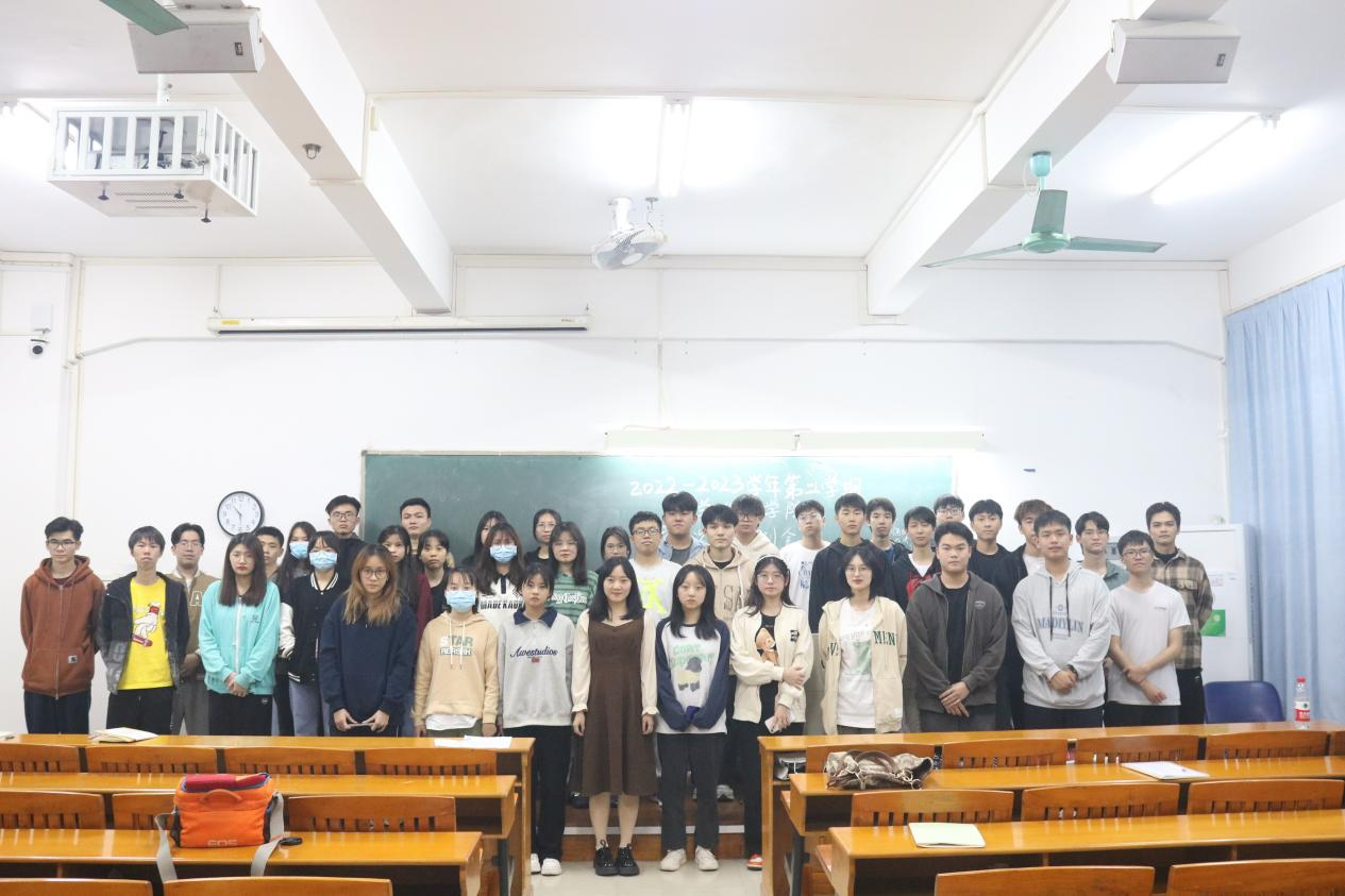 新浦京8883官网登录页面召开心委例会