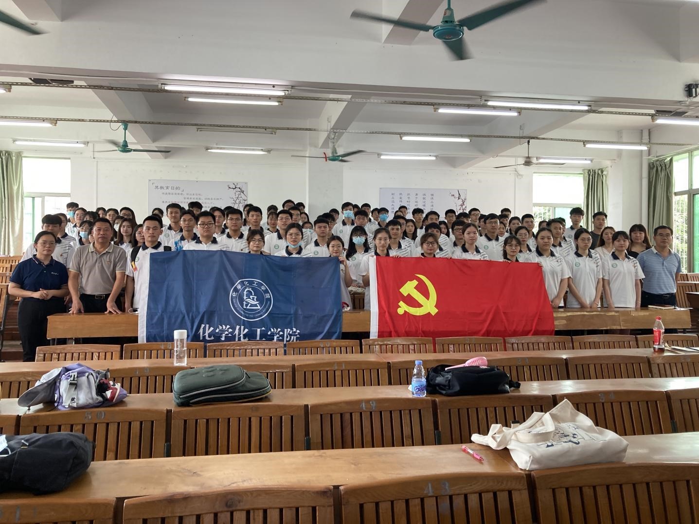 廖仲恺何香凝纪念馆馆长蔡瑞燕为新浦京8883官网登录页面全体师生党员讲授主题党课